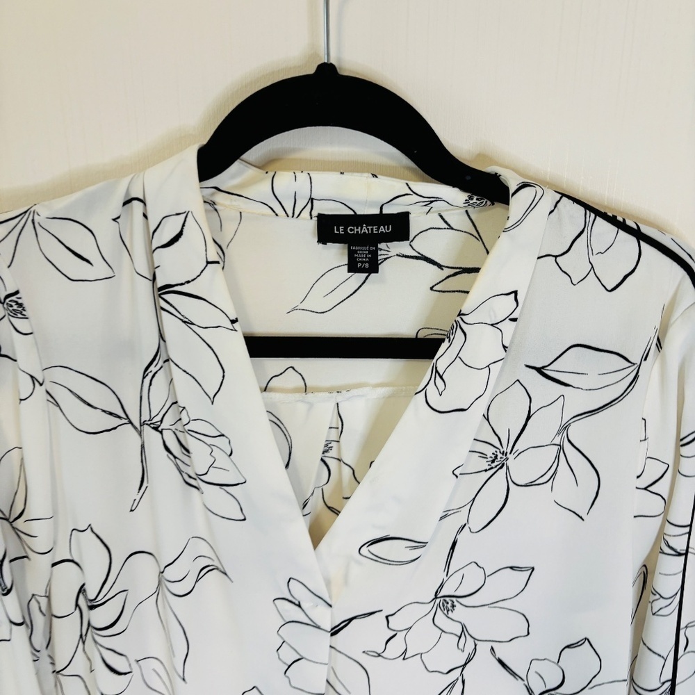 Le Chateau Black White Floral Blouse Small - Picture 4 of 10